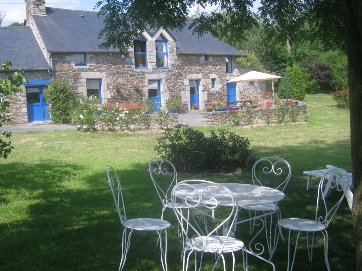 La Touche D'En Bas Hotel Plouguenast Bagian luar foto